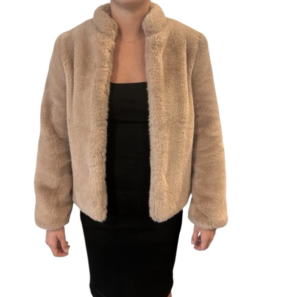 MAGASCHONI Oversized Soft Beige Plush Faux Fur Short Coat Size XS - Picture 1 of 11